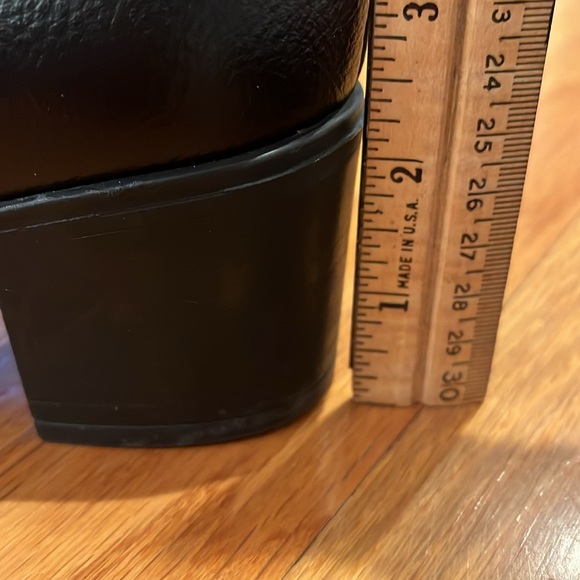 Women’s black leather booties size 7 - Picture 5 of 10